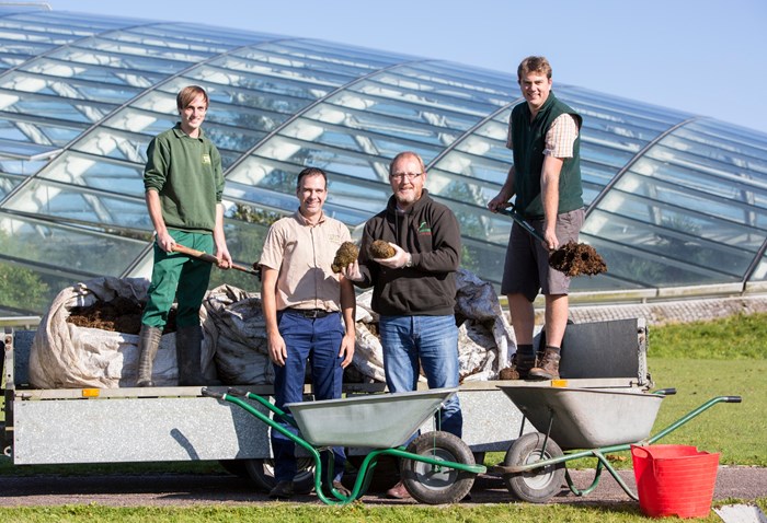 Rhino poo delivery to Botanic Gardens