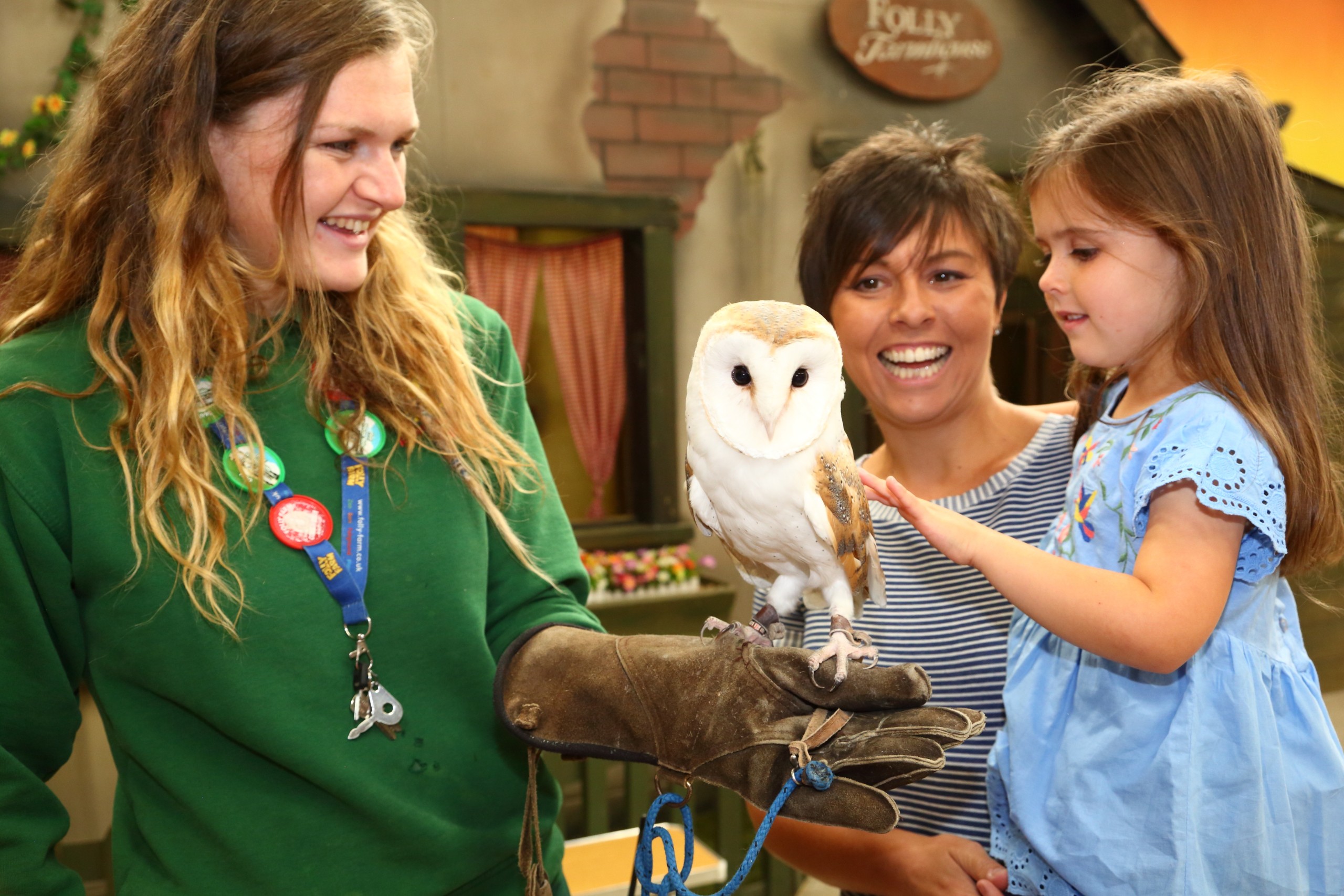 mother and child meeting a barn owl